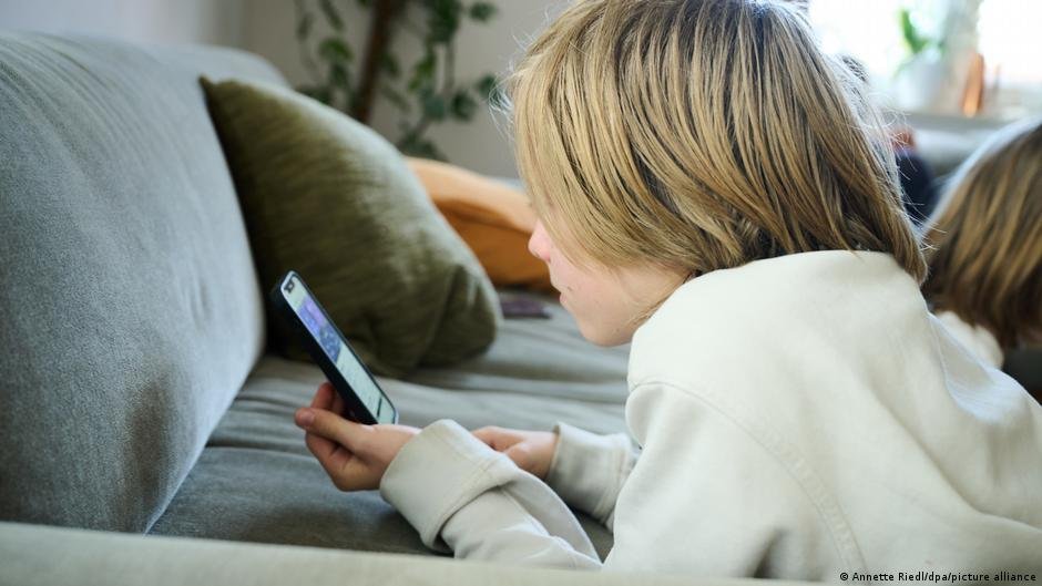 Meta hooked children, US states say, as crucial trial begins