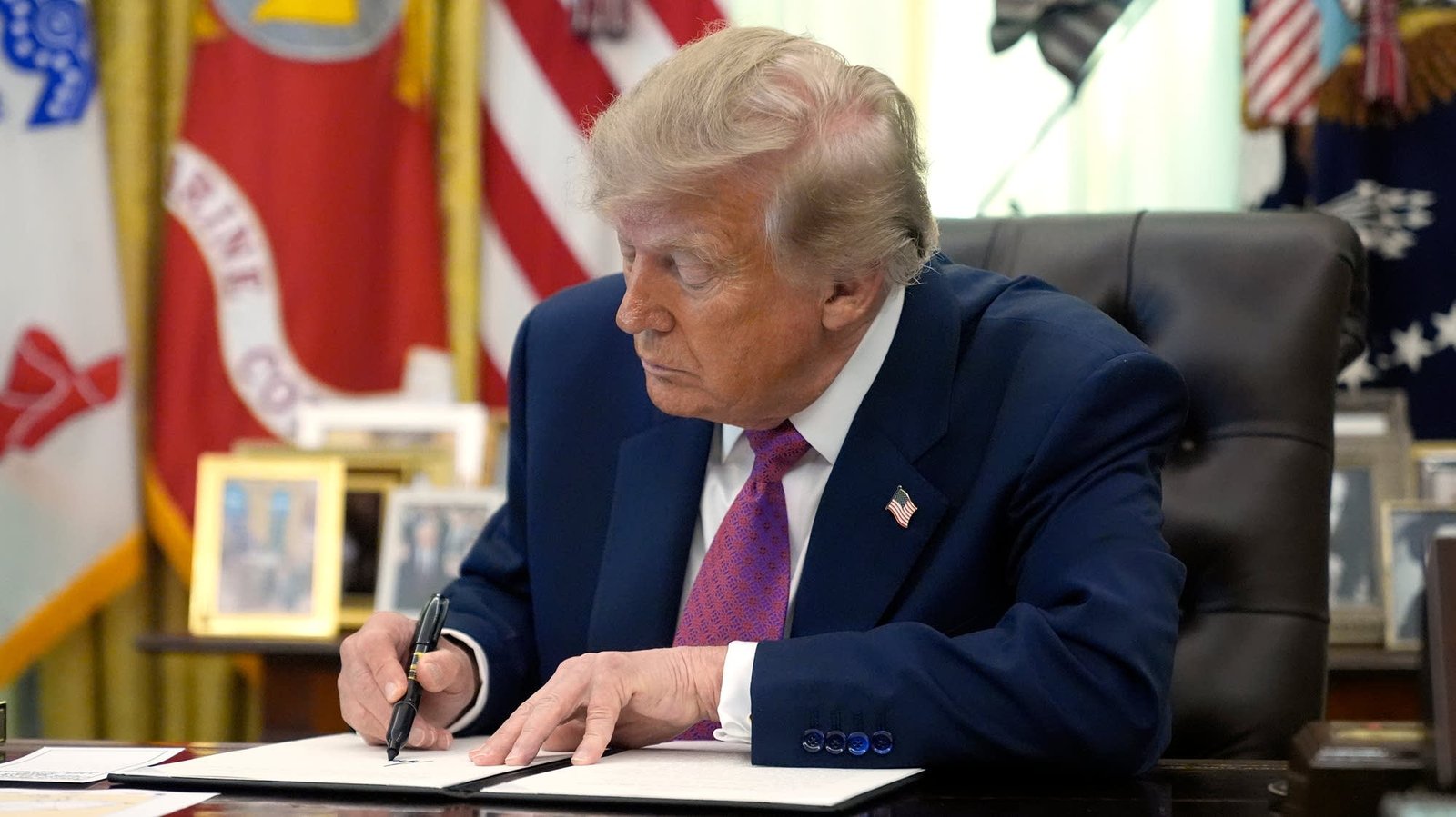 Trump renames Lake Ontario as 'Lake America'