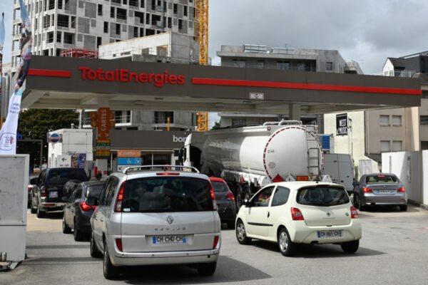Panic buying drains French gas stations — RT Business News