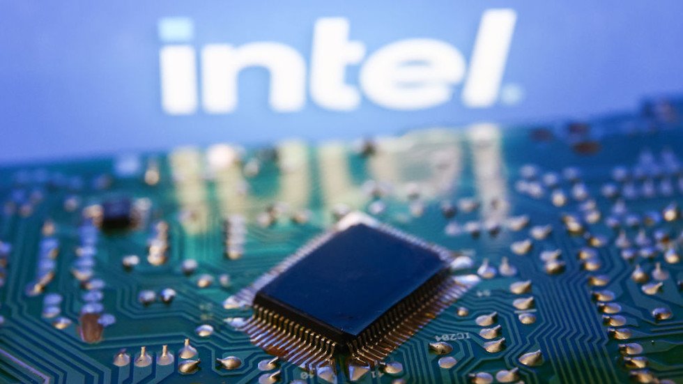 US government quadruples its $9 bn Intel bet — RT Business News