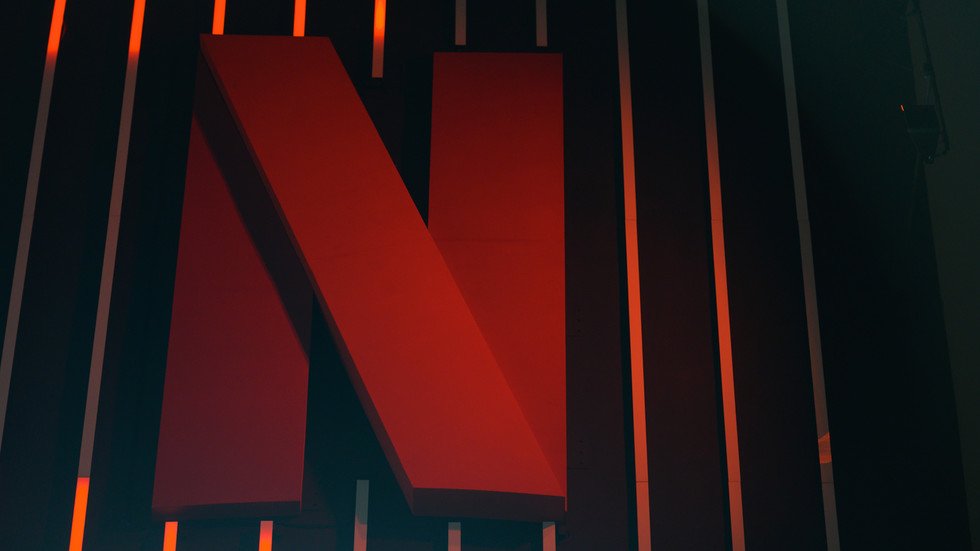 Netflix sued for spying on children — RT Business News