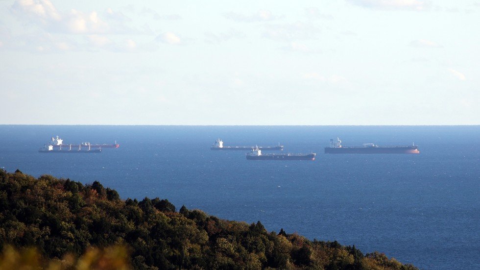 US extends Russian oil waiver — RT Business News