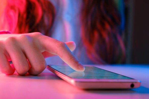 EU targets Meta over ‘addictive’ Facebook and Instagram design — RT Business News