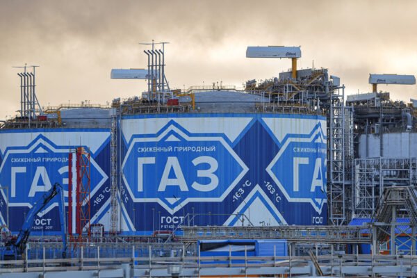 EU buying record Russian LNG volumes with total ban looming – FT  — RT Business News