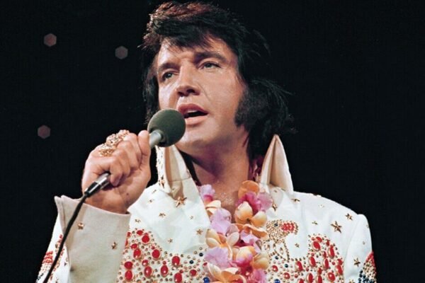 Elvis death – The final record King played and book he was reading when he died | Music | Entertainment