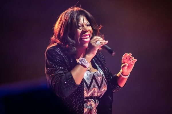 Johnny Hates Jazz and Jaki Graham unite for a nostalgic soul music tri | Music | Entertainment