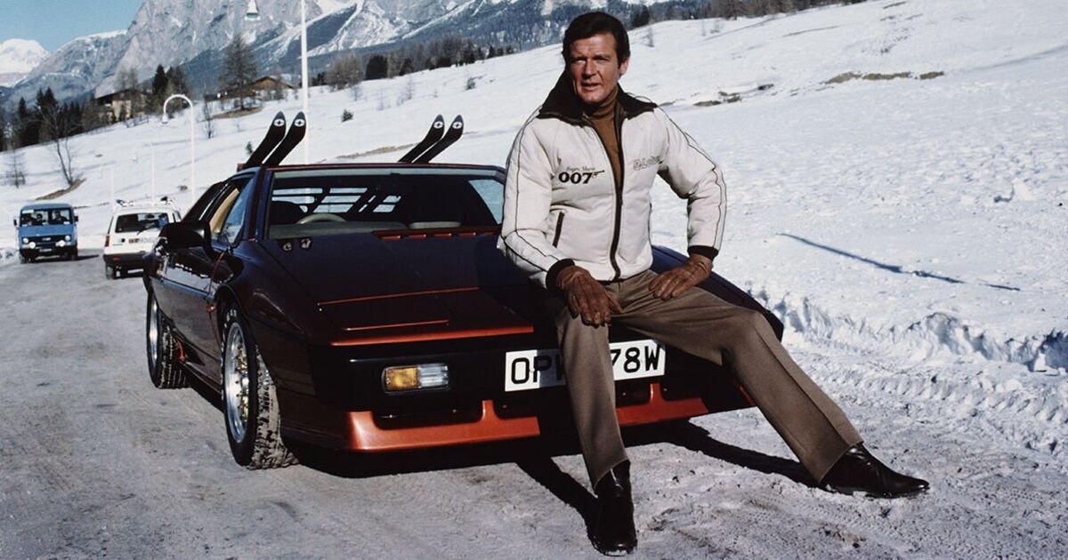 Roger Moore drank for his nerves on James Bond set sabotaged by monks | Films | Entertainment