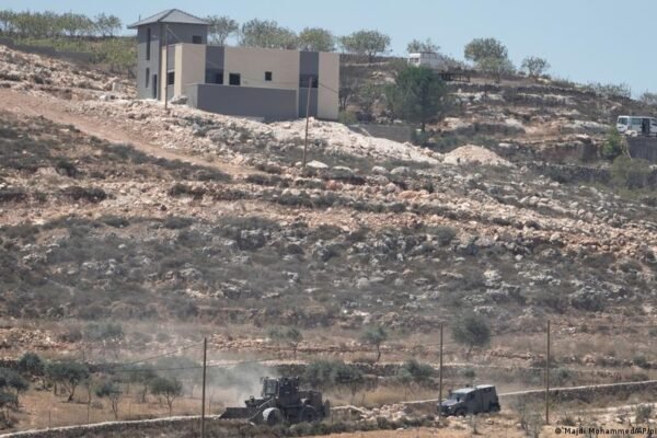 Israeli military moves as settlers besiege 3 West Bank homes
