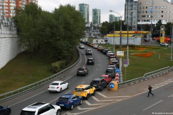 Could Russia’s growing fuel crisis help end the Ukraine war?