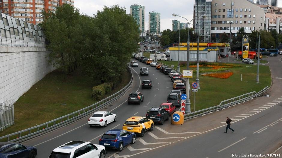 Could Russia’s growing fuel crisis help end the Ukraine war?