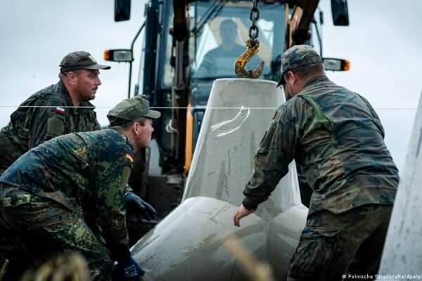 German army helps Poland protect itself against Russia