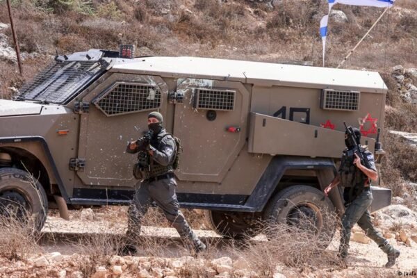 Israeli settlers attack Palestinian West Bank homes