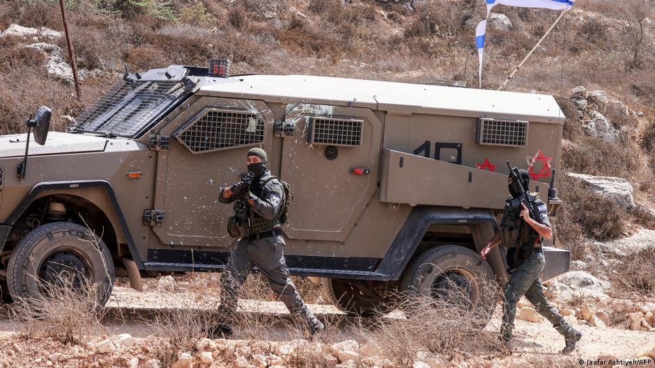 Israeli settlers attack Palestinian West Bank homes