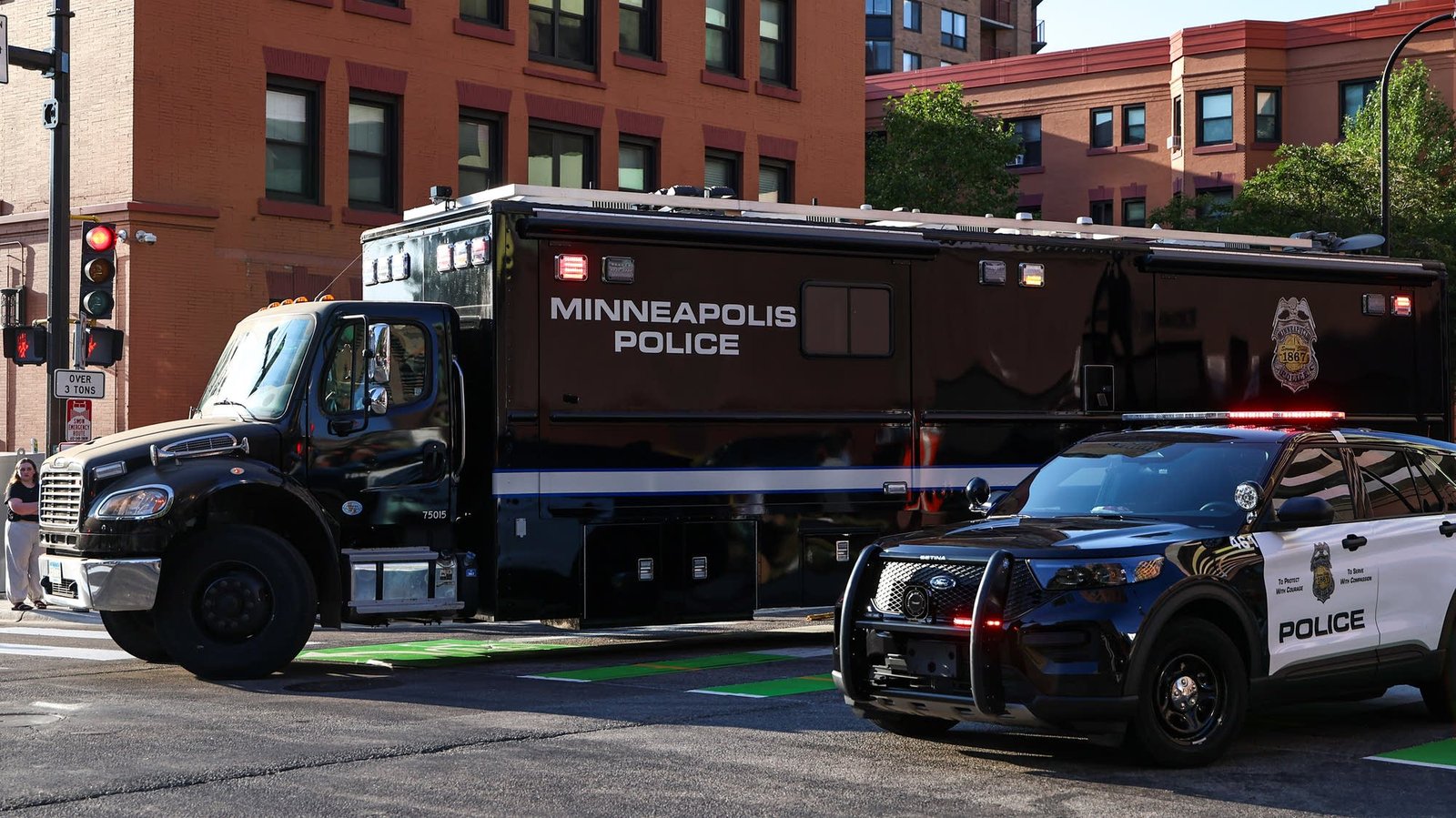 Doctors, advocates call for gun restrictions after Minneapolis shooting