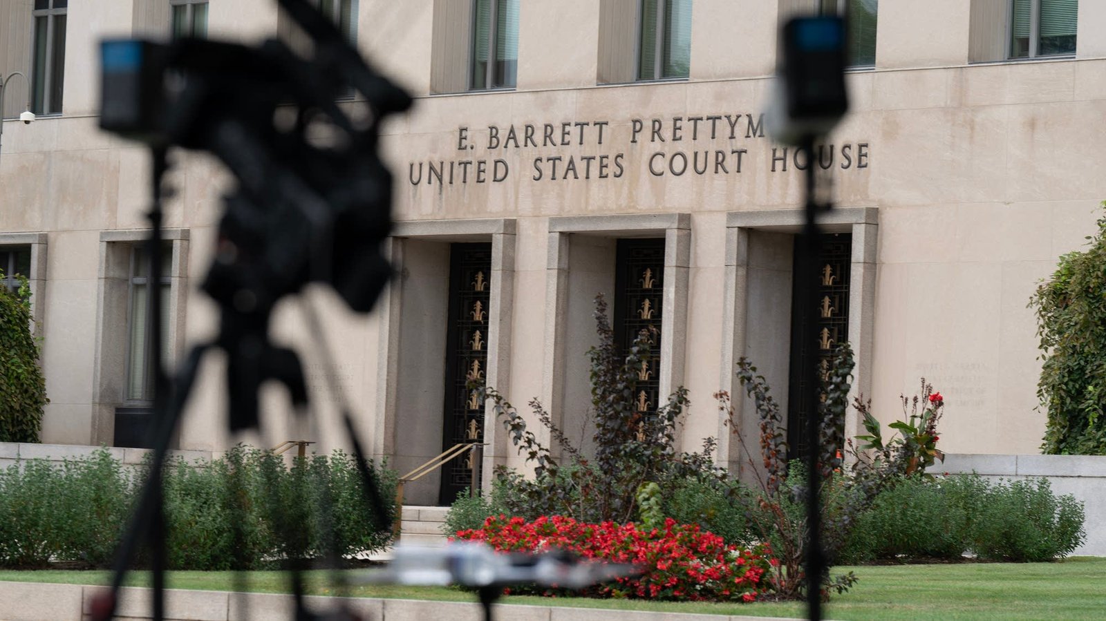 Judge orders White House to restore access to CNN, MS NOW and Politico