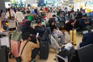 Indonesia keeps several airports closed though volcanic eruption is easing