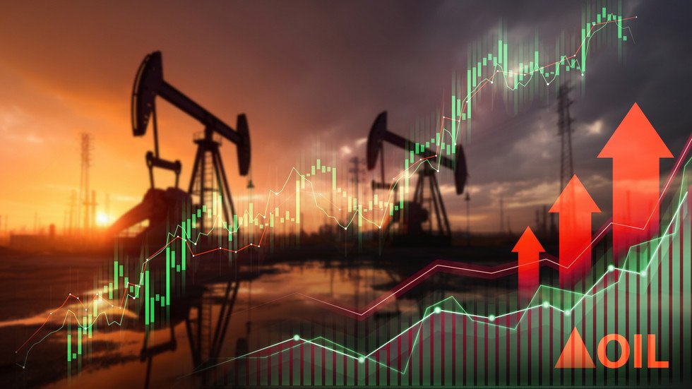 Oil tops $100 as Middle East conflict intensifies  — RT Business News