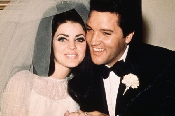 Elvis touchingly sang Dolly Parton song to Priscilla as they left divorce court | Music | Entertainment