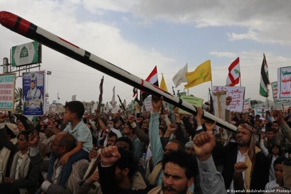 Yemen: Fighting intensifies amid Houthi push in the west