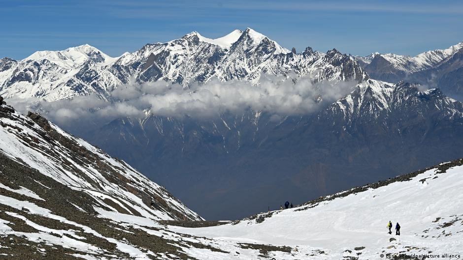 Avalanche at Himlung Himal in Nepal leaves 2 dead