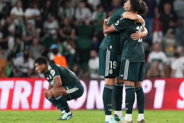 Football: Kylian Mbappé and Real Madrid defeat Elche despite late scare