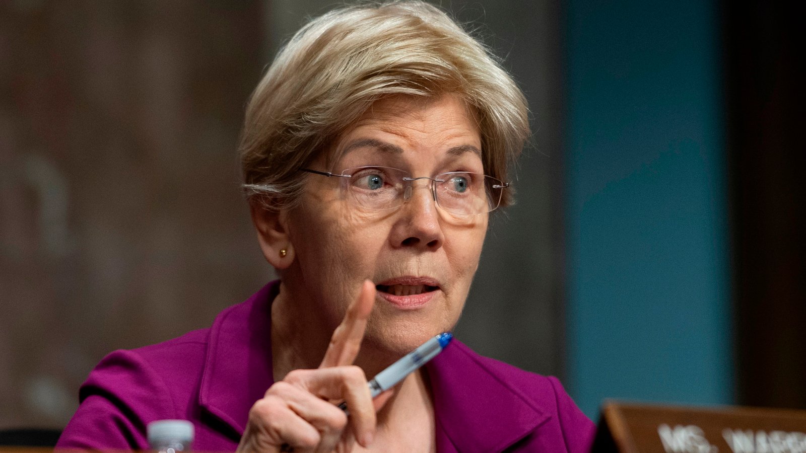 Warren demands Trump officials explain removing a ban on interference in census data