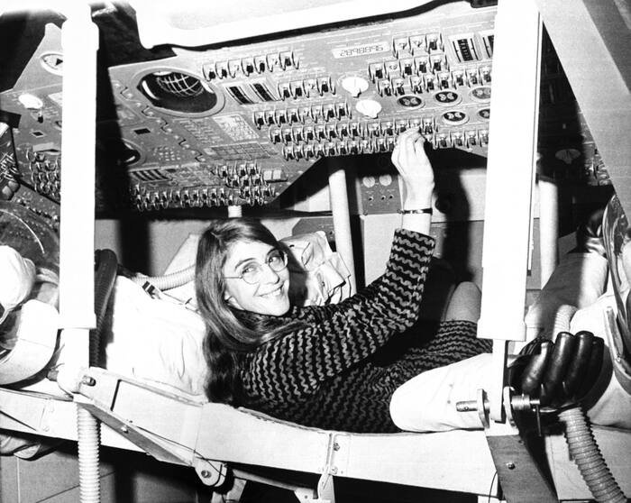 Margaret Hamilton, who led a software team for NASA’s Apollo program, dies at 90