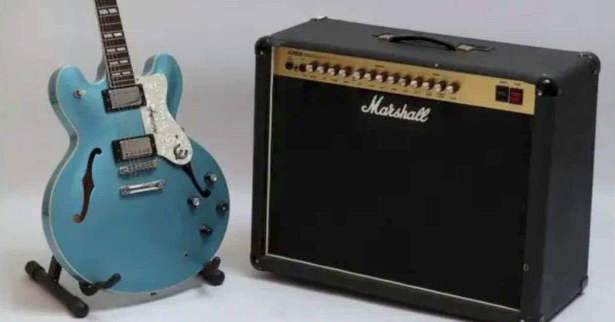 Oasis star Noel Gallagher’s Man City blue guitar sells for huge price | Music | Entertainment