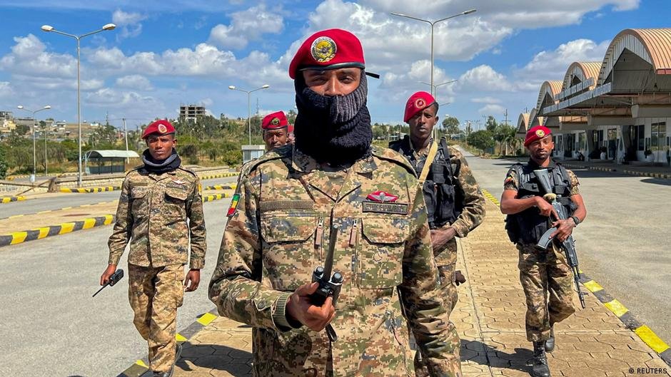 Ethiopia faces Eritrean troops amid Tigray escalation