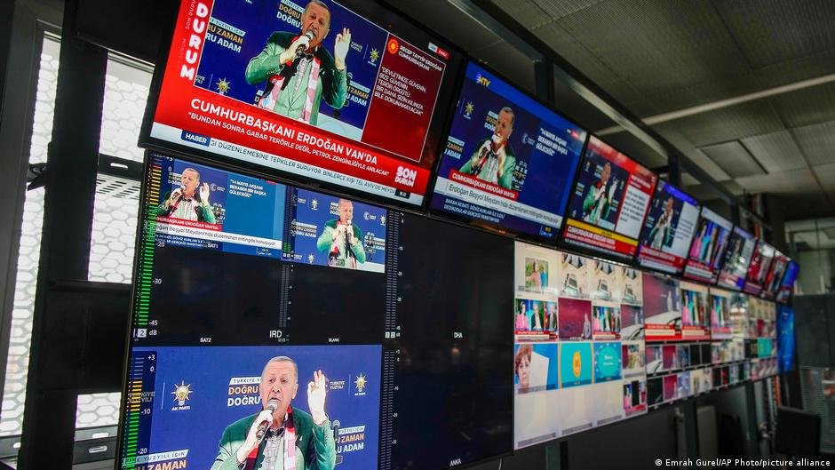 Turkey: Police raid major pro-opposition Halk TV channel