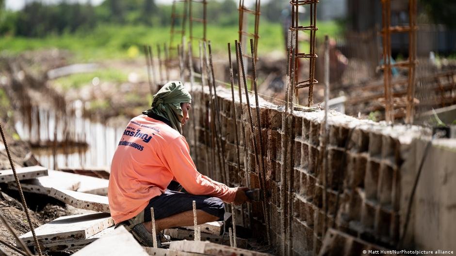 Thailand lets Myanmar refugees work to cope with labor gaps