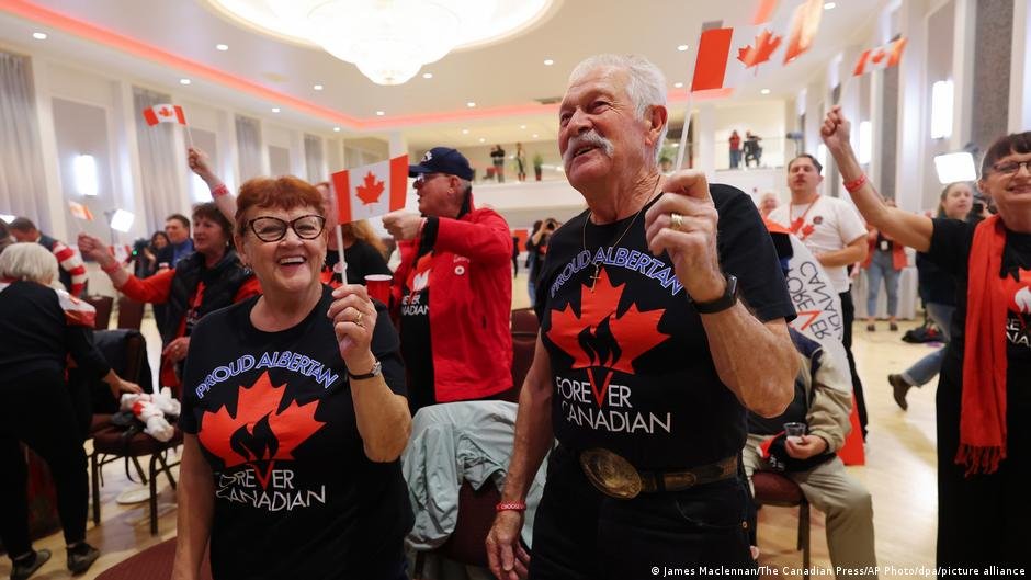Alberta voters back staying in Canada, CBC projects