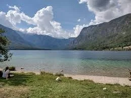 Which European lakes offer the most romantic picnic experiences for couples?